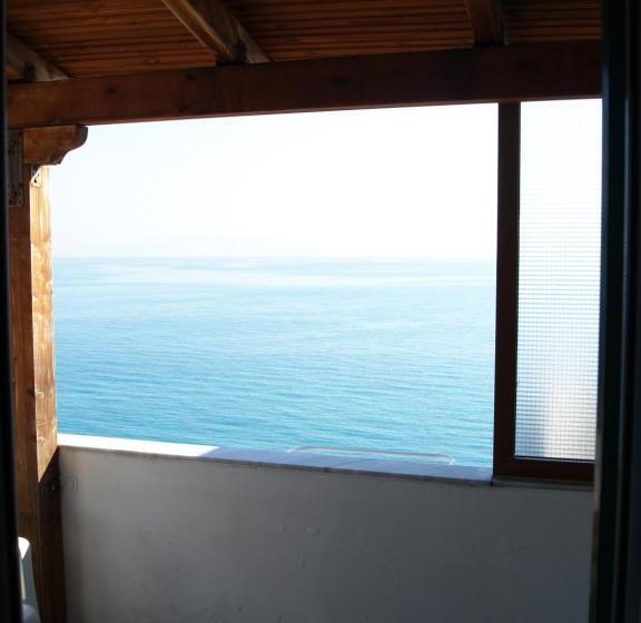 پانسیون Q Bay Apartments