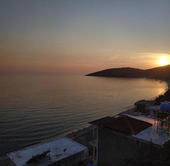 پانسیون Q Bay Apartments