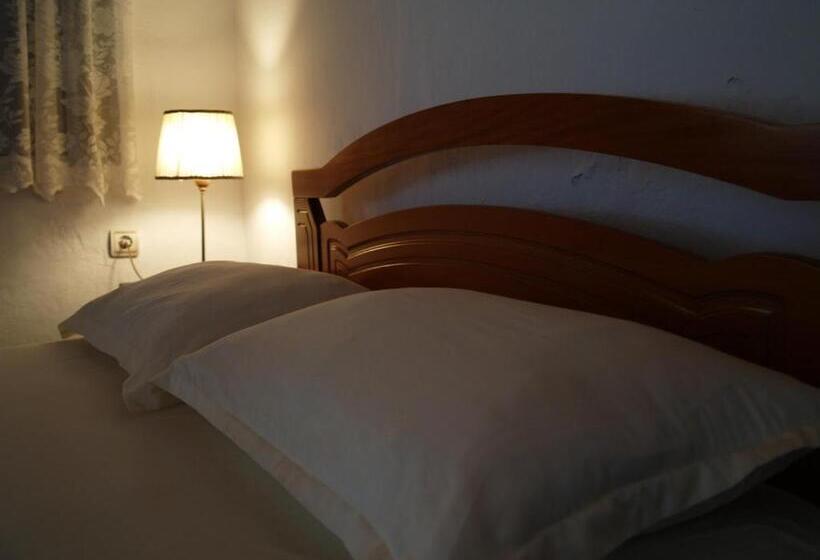 پانسیون Q Bay Apartments
