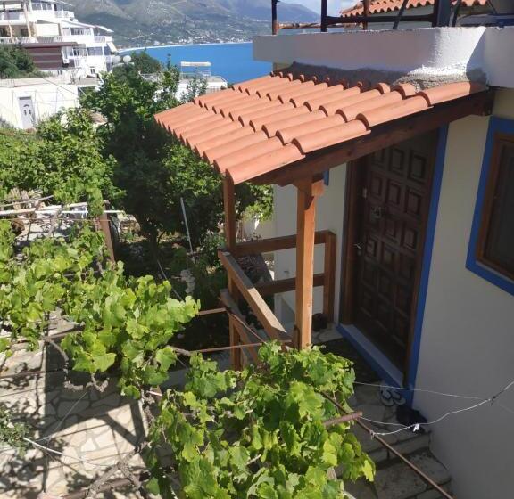 پانسیون Q Bay Apartments