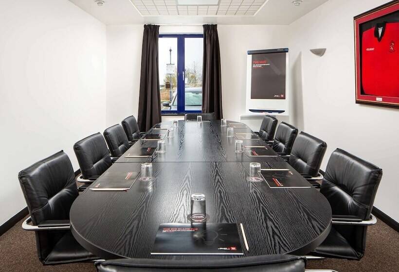 هتل Ibis Rugby East