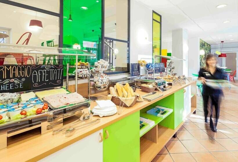 هتل Ibis Styles Napoli Garibaldi