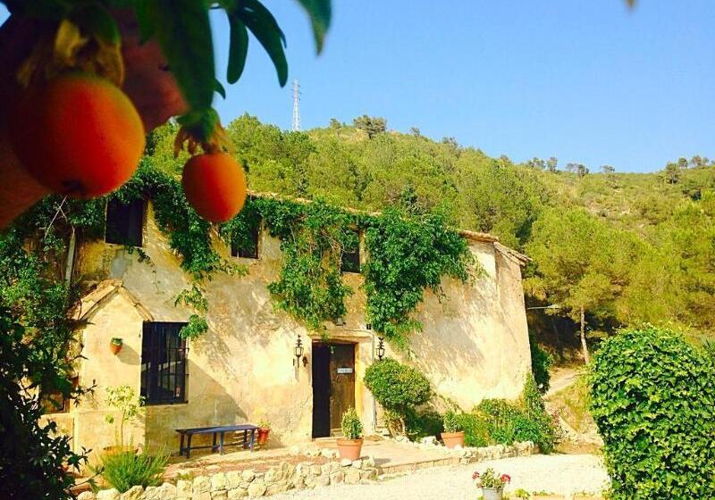 هتل Masia Sumidors