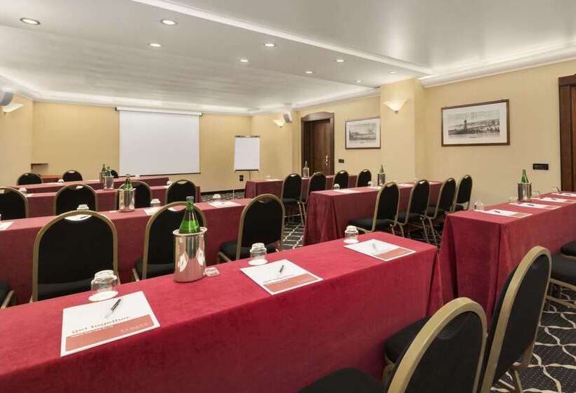 هتل Ramada By Wyndham Naples