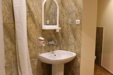 پانسیون Private Rooms In The City Center   Chonqadze 9