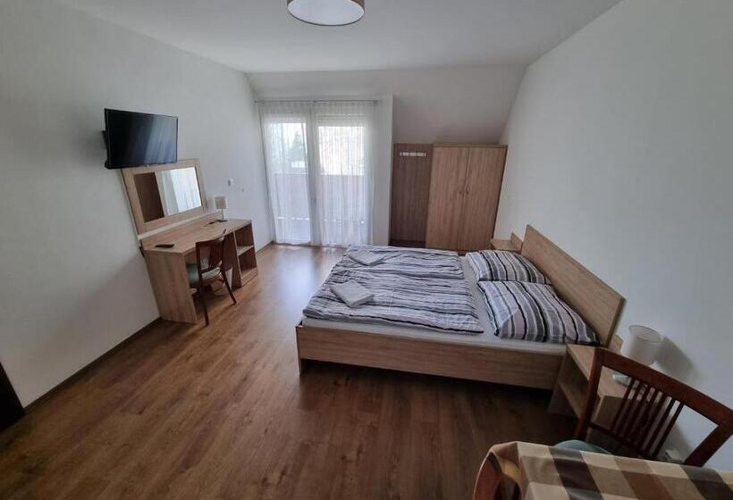 פנסיון ádám Apartmanház