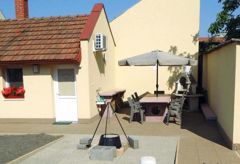 פנסיון Eszter Apartman