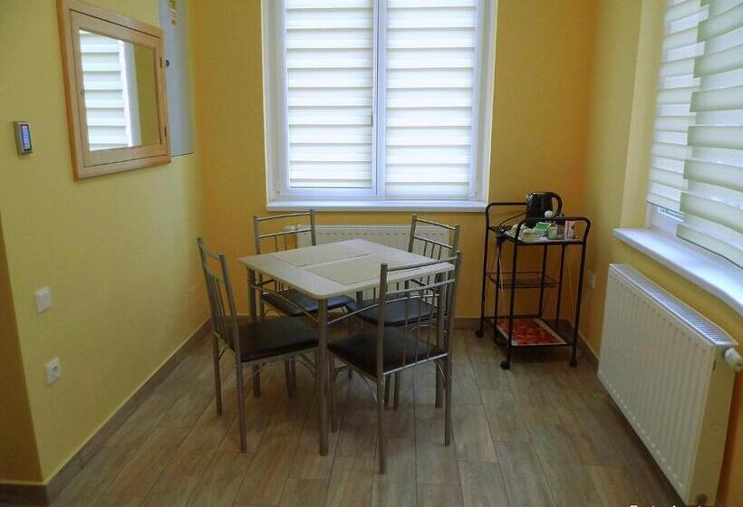 Пансион Eszter Apartman