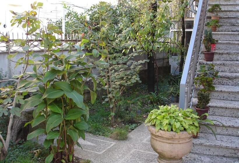 پانسیون Guest House Deda Lali