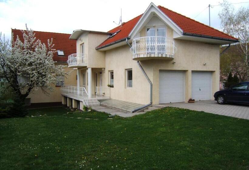 Пансион Jankó Apartman