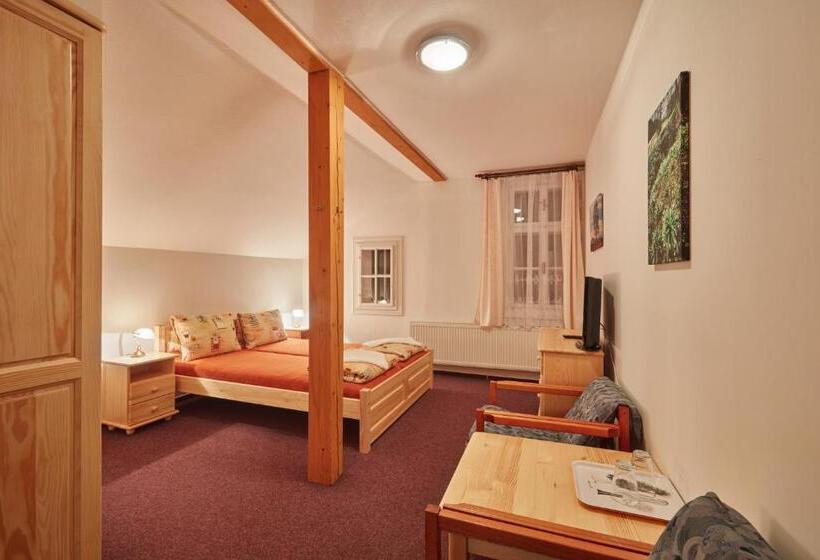 پانسیون Penzion Flora