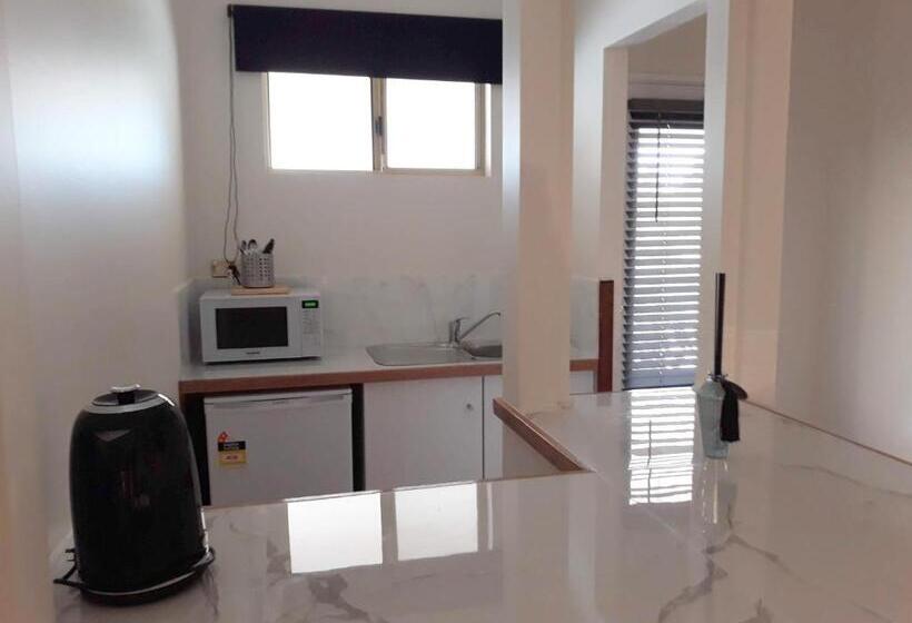 101 Oatlands