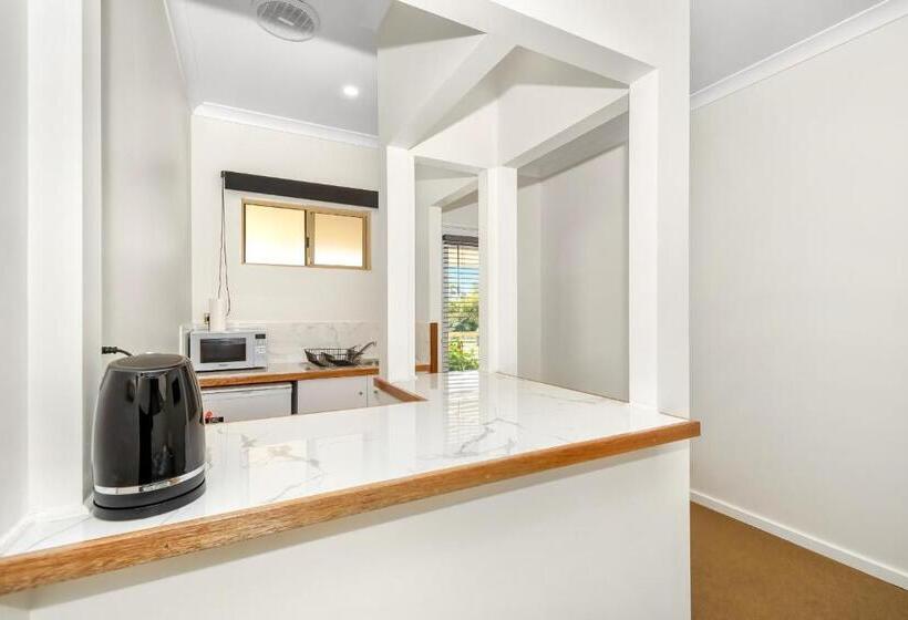 101 Oatlands