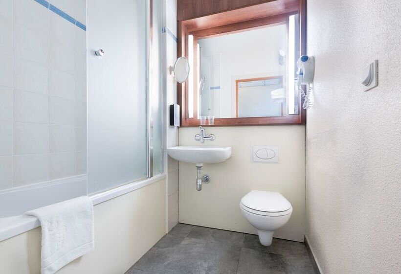 هتل Campanile Wroclaw Stare Miasto