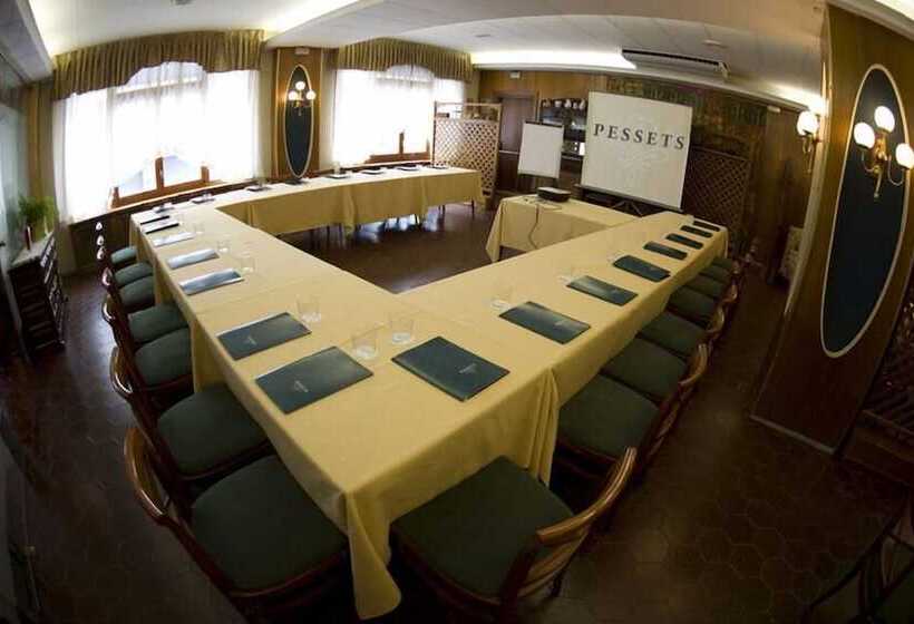 هتل Restaurant Pessets & SPA