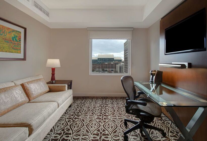 هتل The Sam Houston  Curio Collection By Hilton