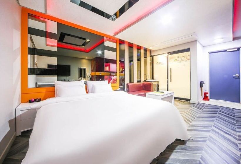 S Motel