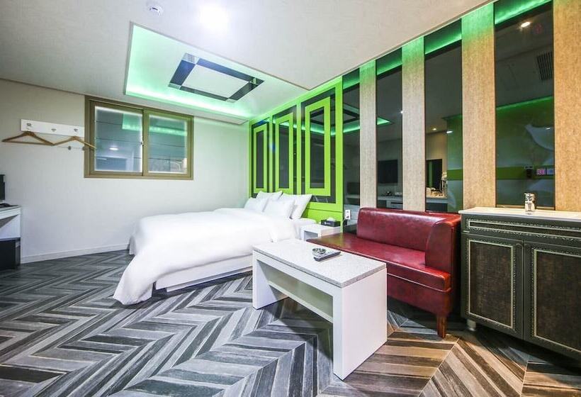 S Motel