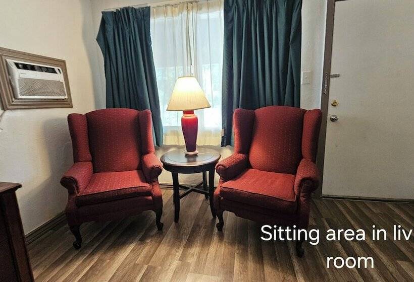 Cedar Lodge Motel