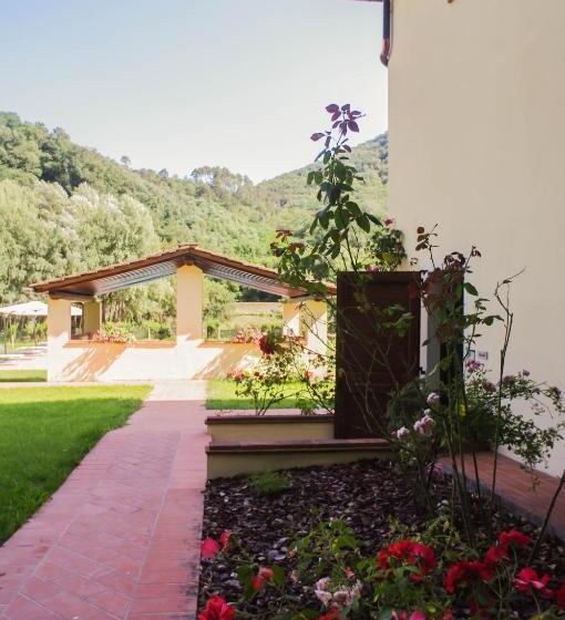 Casale La Fata  Tipico Toscano Immerso Nelle Colline Tra Lucca E Versilia, 6 Appartamenti Indipenden