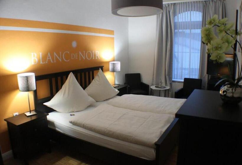 هتل Dinoris Boutique