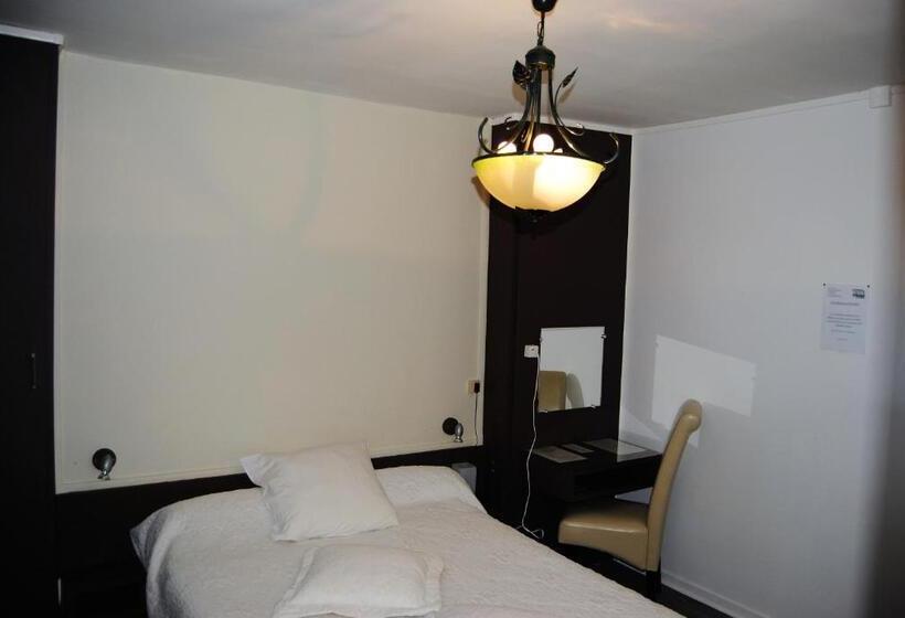 Отель Hôtel Restaurant Les Templiers