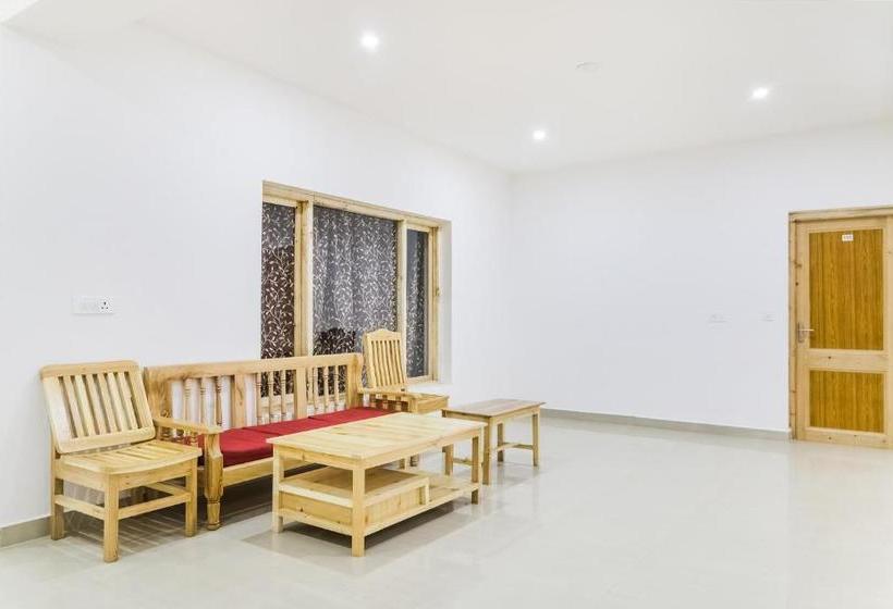 ホテル Oyo 72466  Charvi Inn