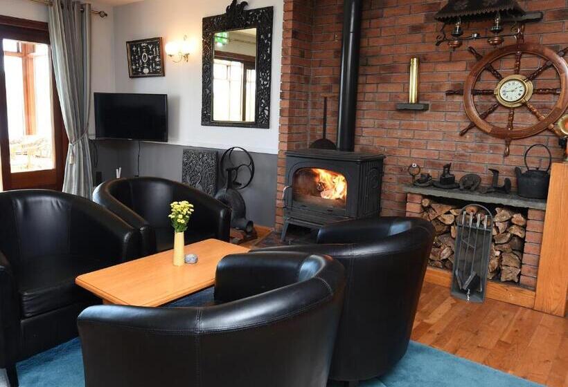 بنسيون Whispering Pines