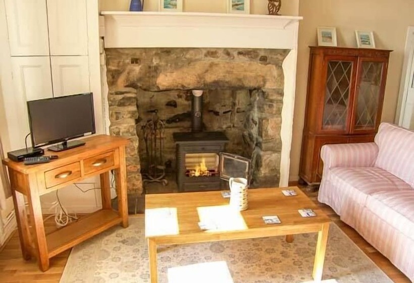 Arallt Holiday Cottage
