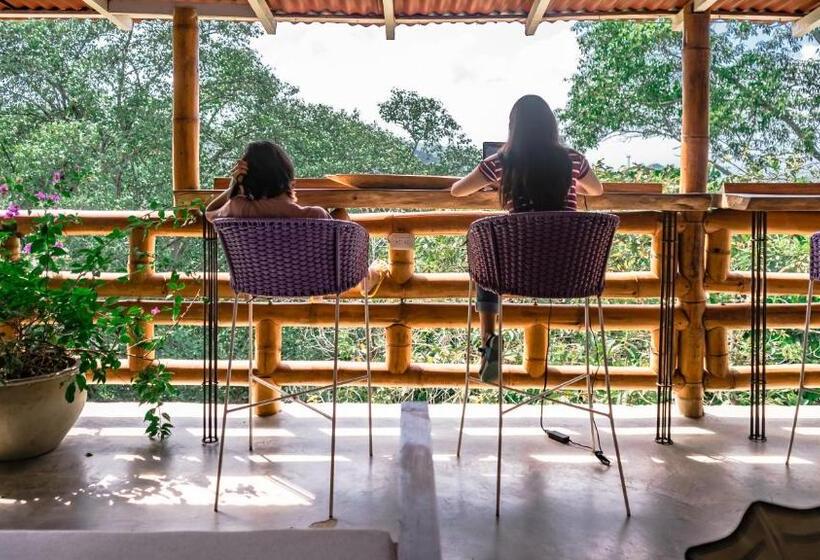 La Veranda Hotel & Restaurant