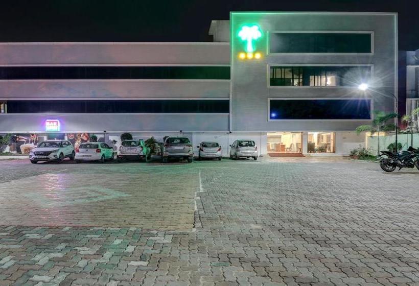 בית מלון כפרי Treebo Trend Palmyra Grand Suites