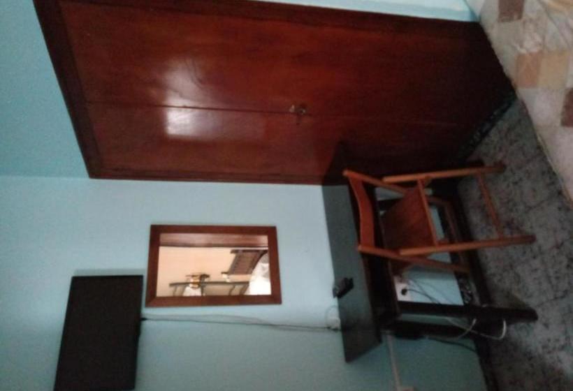 پانسیون Hostal Can Marinés