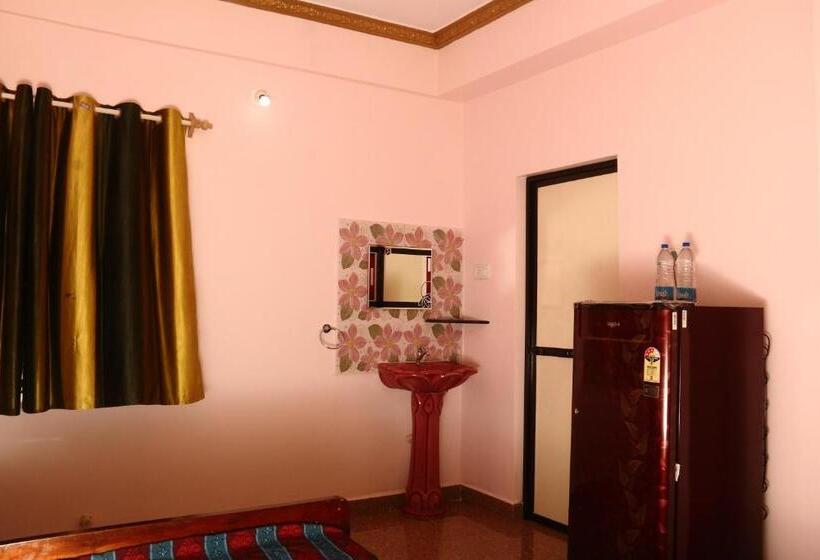 پانسیون Sai Guru Guest House