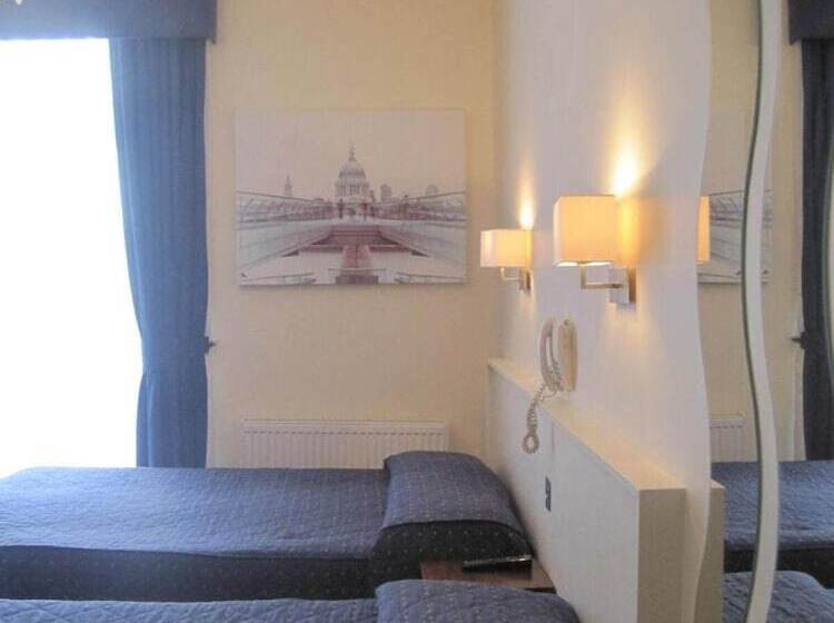 בית מלון כפרי Aaraya London