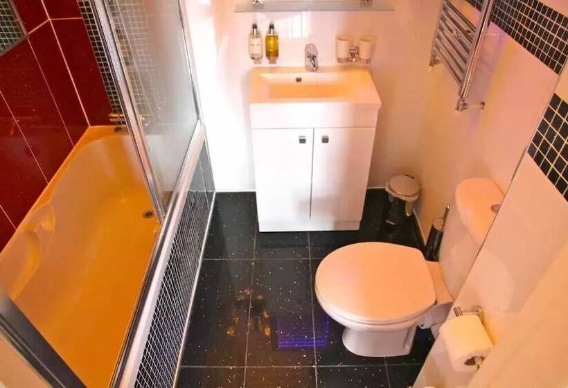 هتل Crompton Guest House