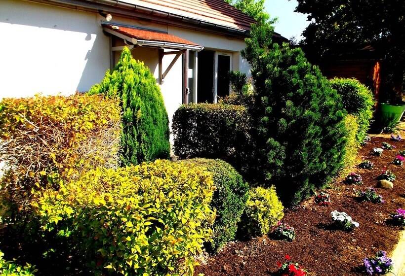 فندق Kyriad Chantilly Sud  Luzarches