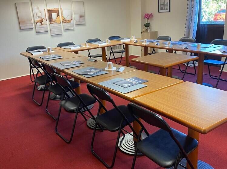 ホテル Kyriad Montargis Amilly