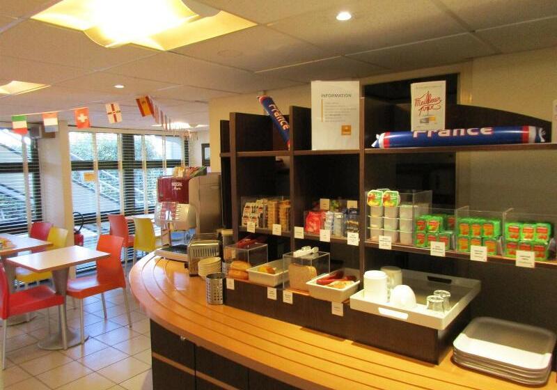 Отель Premiere Classe Avignon Le Pontet