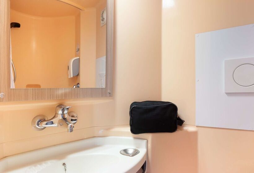 هتل Premiere Classe Avignon Parc Des Expositions