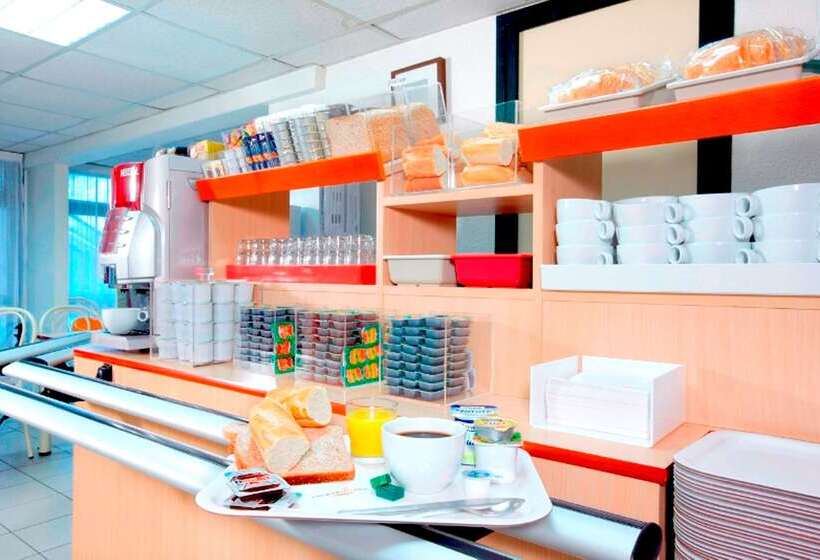 Отель Premiere Classe Coulommiers Mouroux