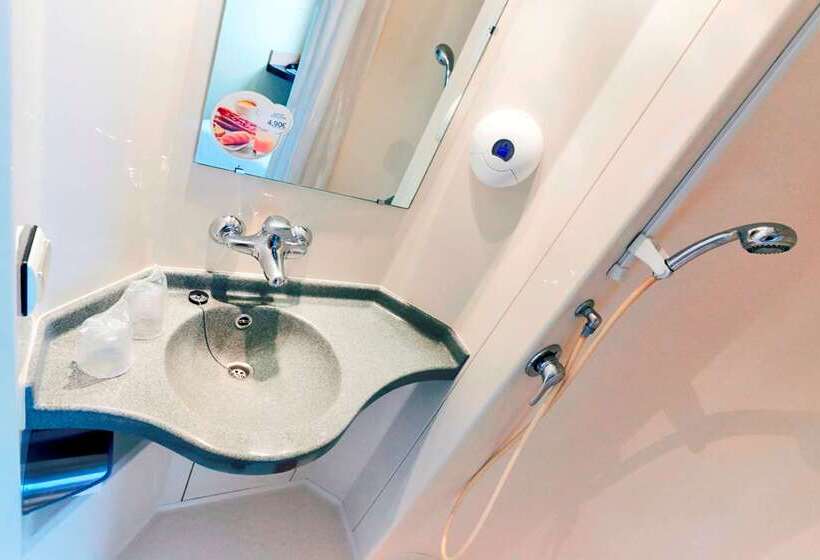 Отель Premiere Classe Coulommiers Mouroux