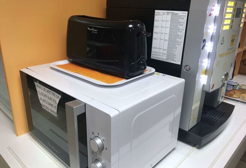 Отель Premiere Classe Honfleur