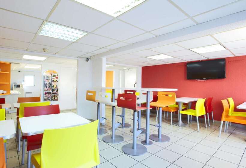 בית מלון כפרי Premiere Classe Montreuil