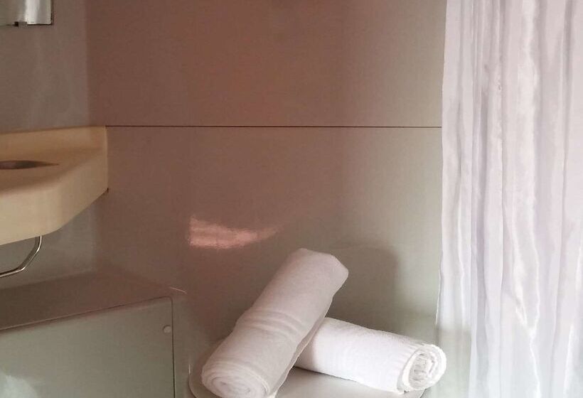 בית מלון כפרי Premiere Classe Roanne Perreux