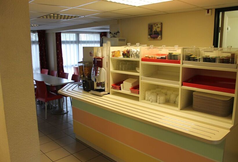 Отель Premiere Classe Saint Ouen L Aumone