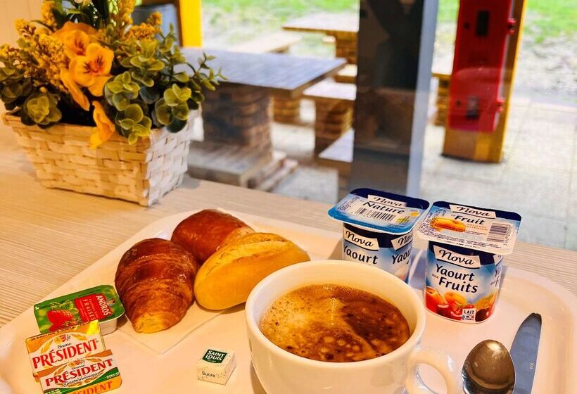 Отель Premiere Classe St Quentin En Yvelines Elancourt