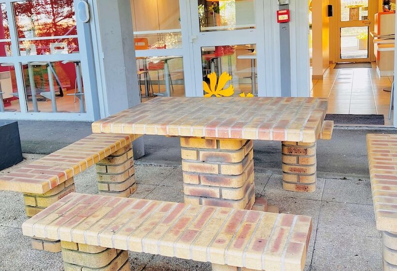 Отель Premiere Classe St Quentin En Yvelines Elancourt