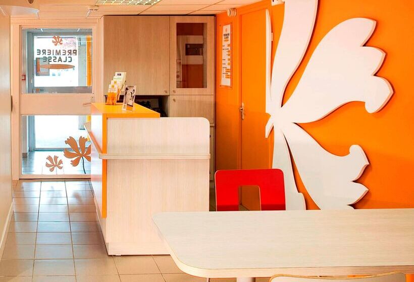 Отель Premiere Classe Versailles  Saint Cyr L Ecole