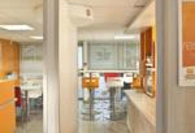 Отель Premiere Classe Versailles  Saint Cyr L Ecole