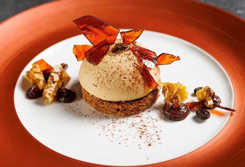 هتل The Lake Isle Restaurant With Rooms